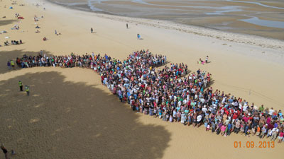 World Record attempt to build a Human Dinosaur at Appley Beach Ryde